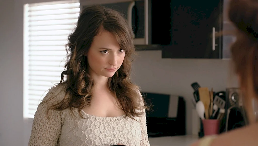 2-. Milana Vayntrub