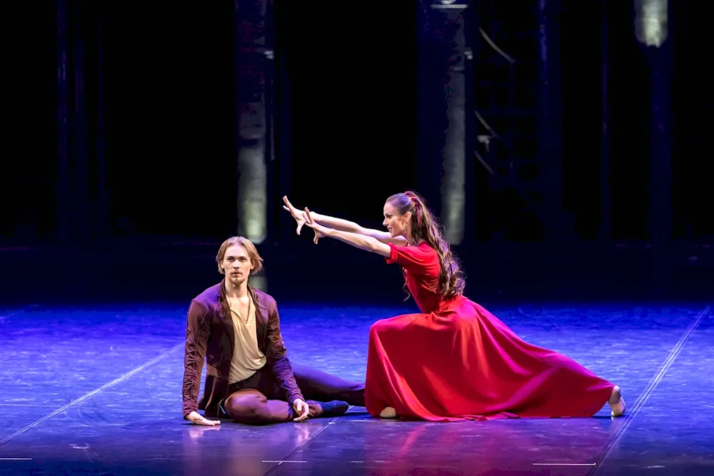 Sophia Boutella tanzend