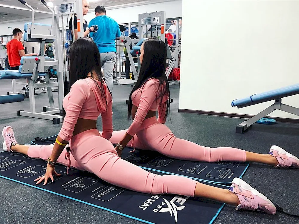 Adelina und Alina Fatkheeva