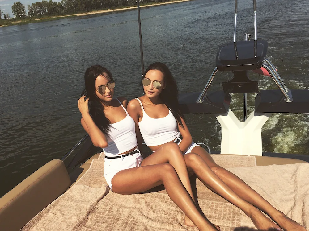 Adelya und Alina Fatkheeva. Alina Fatkheeva