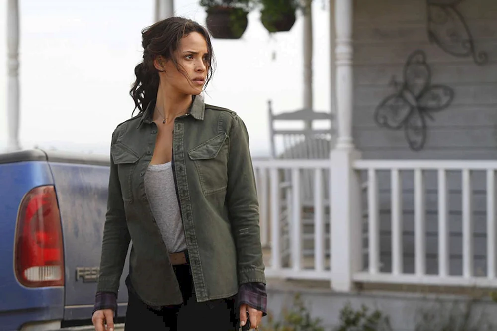 Adria Arjona