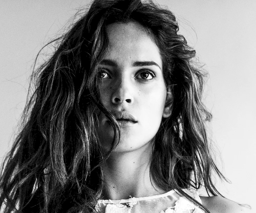Adria Arjona