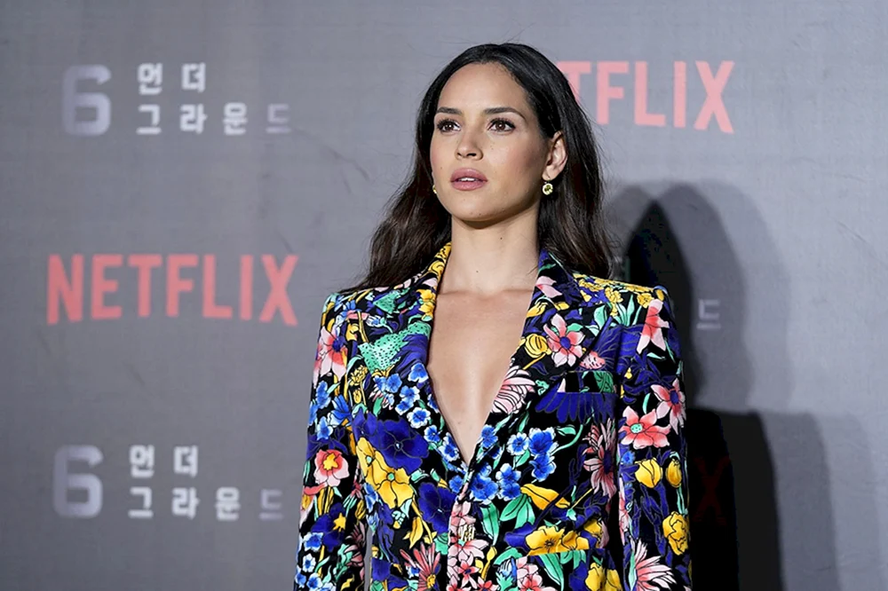 Adria Arjona