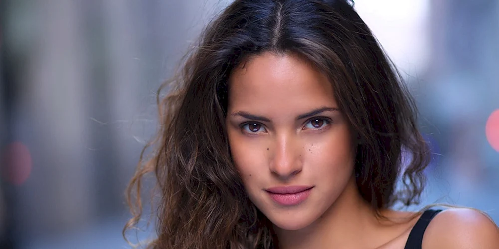 Adria Arjona