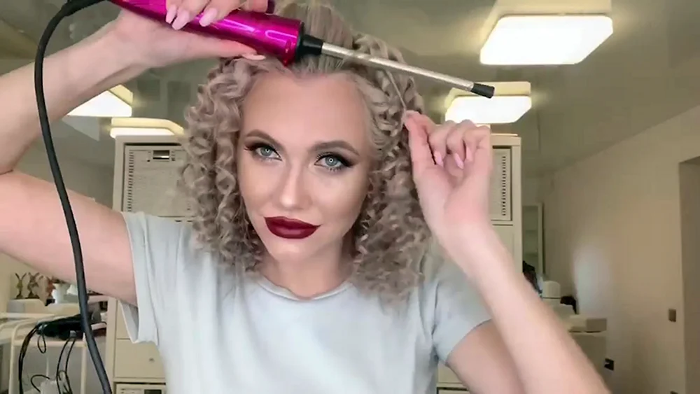 Parik blonde Locken.