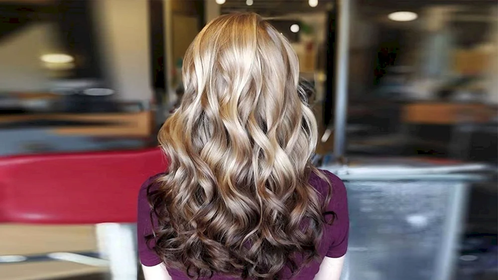 Färbung auf langem Haar