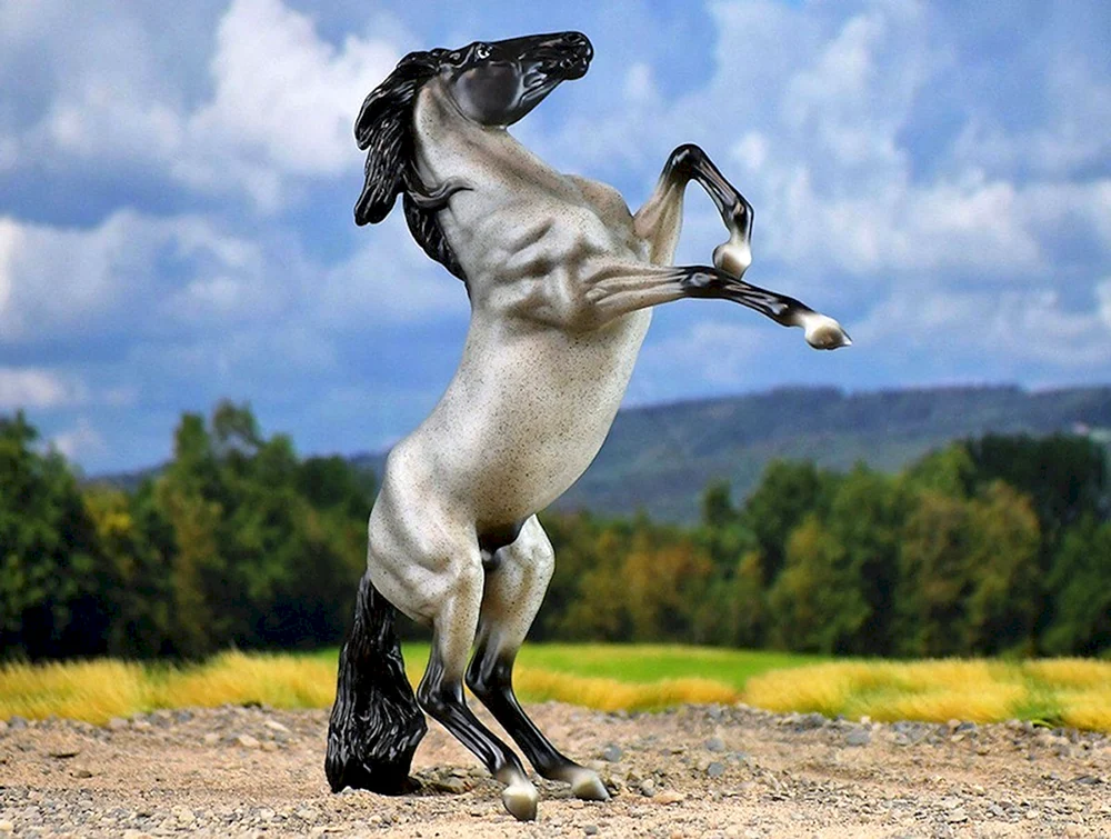Weisses Pferd auf den Puffs