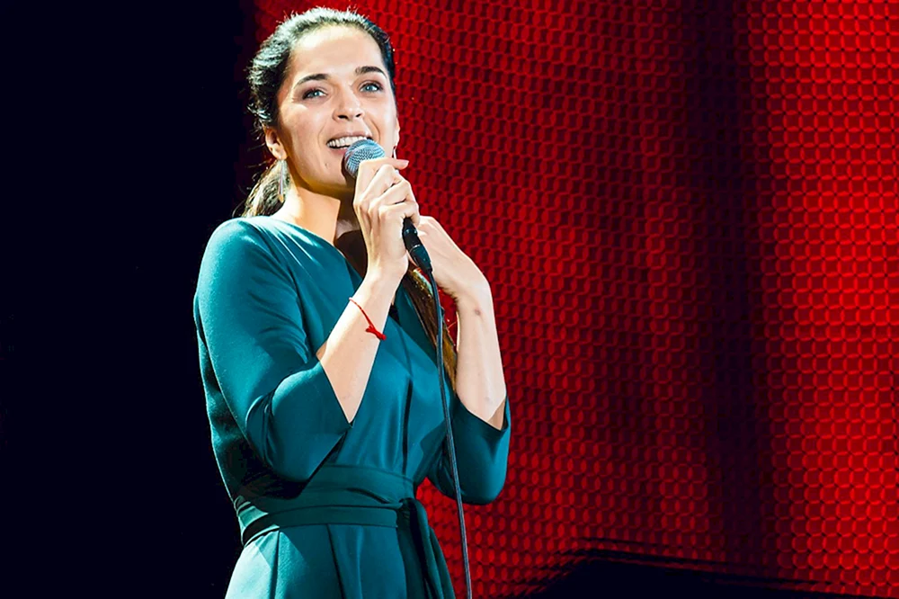 Yulia Akhmedova standup Akhmedova