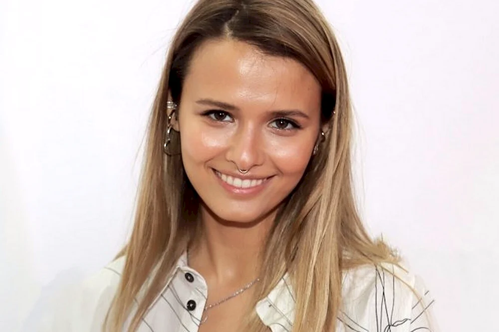 Aksyonova Liebesschauspielerin
