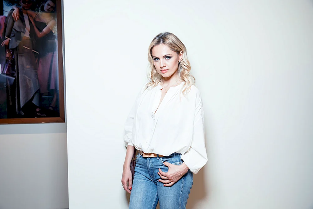 Yanina Studilina Schauspielerin