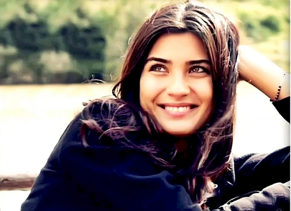 Schauspielerin Tuba Buyukustun