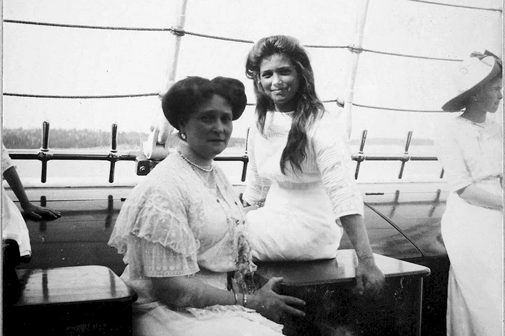Alexandra Fedorowna und ihre Töchter