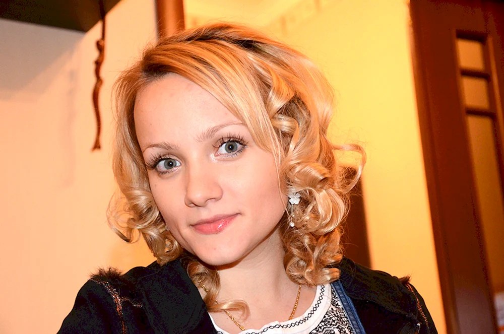 Tulinova Schauspielerin