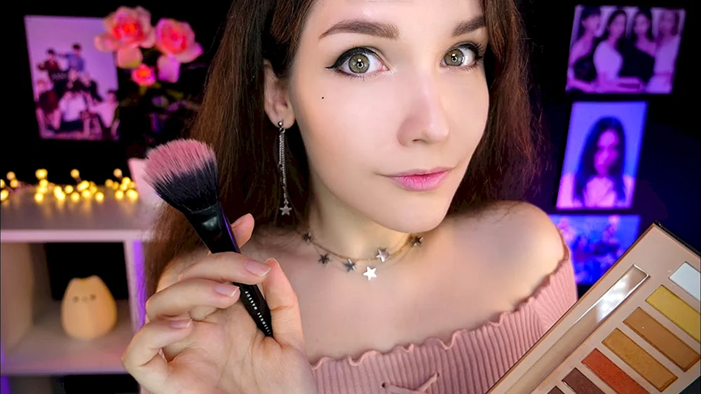 Alyona Butenko ASMR Bloggerin