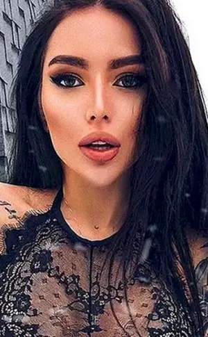 Alyona Omovich 2019