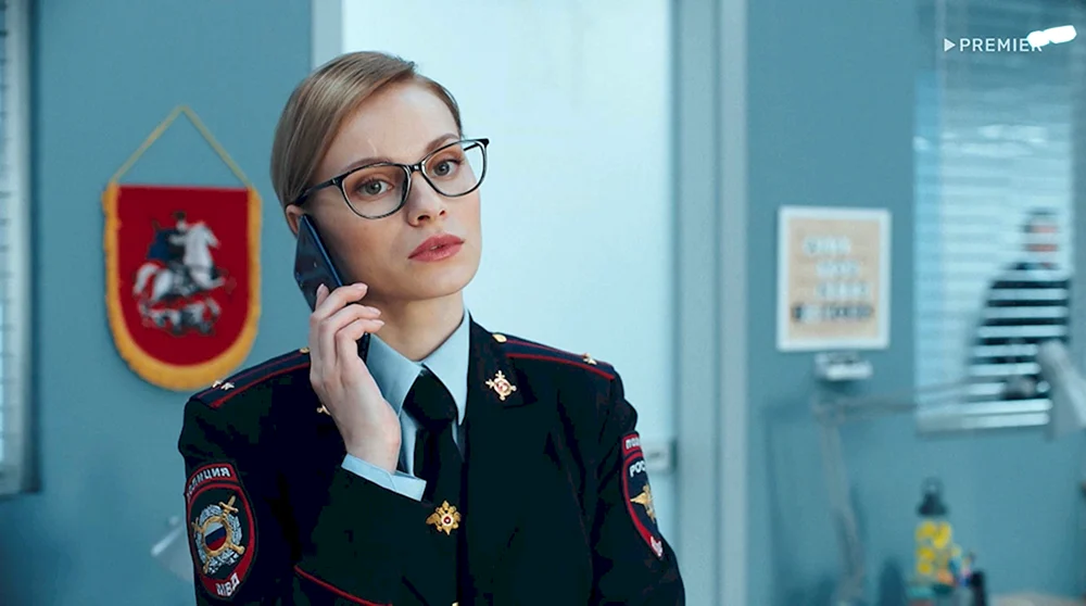 Alevtina Tukan Mädchen mit Makarov