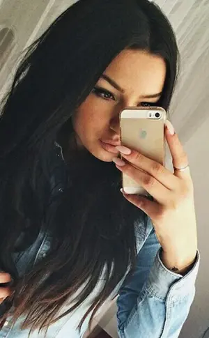 Alicia Jiroux Selfies