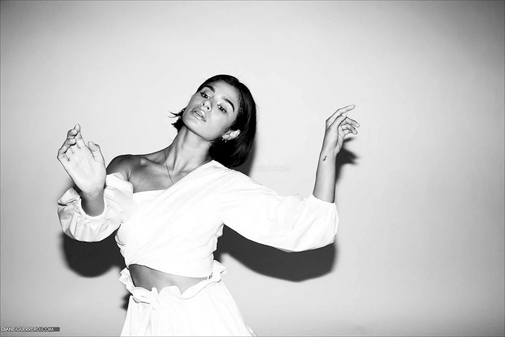 Alida Grace model