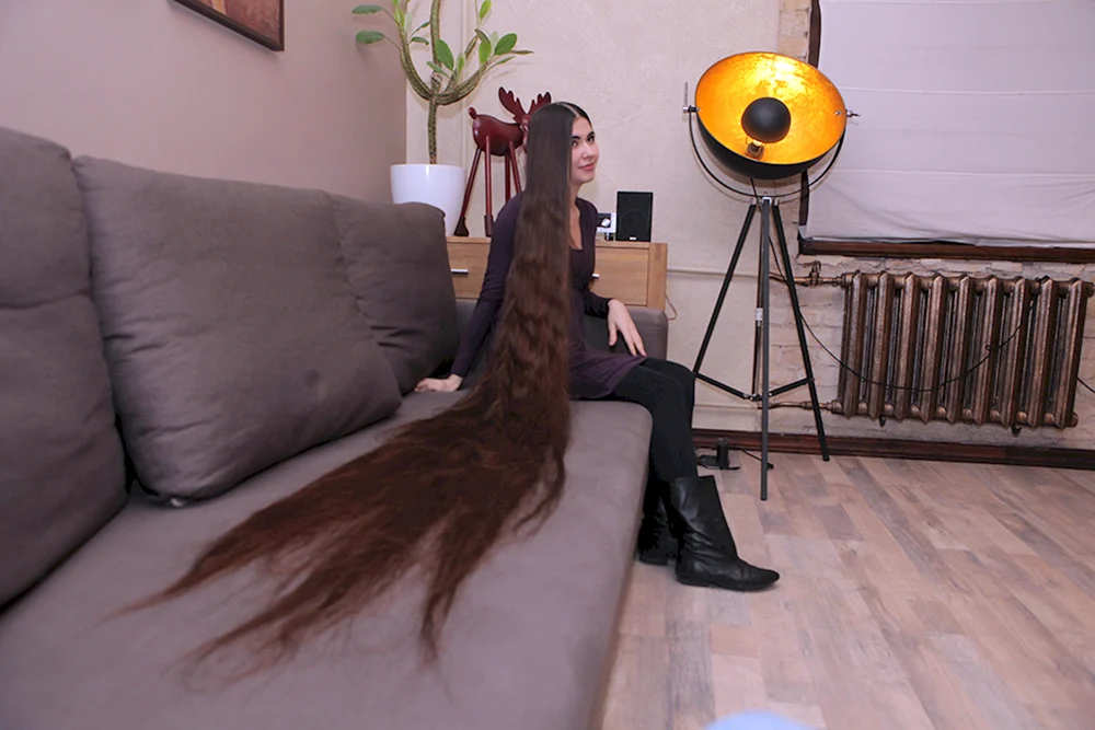 Aliya Nasyrova Rapunzel lange Haare