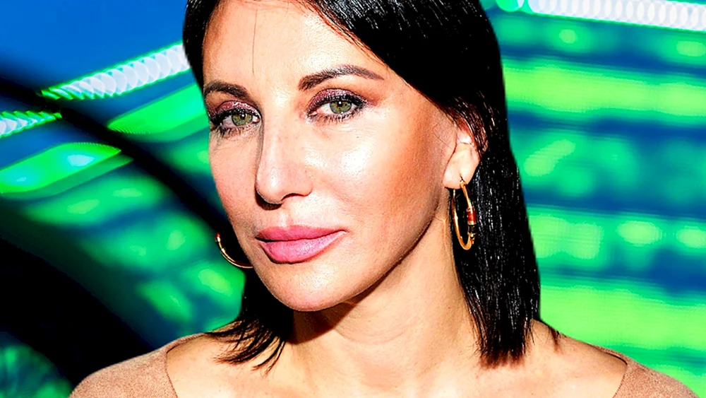 Alika Smekhova 2021