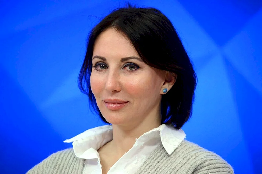 Alika Smekhova 2021