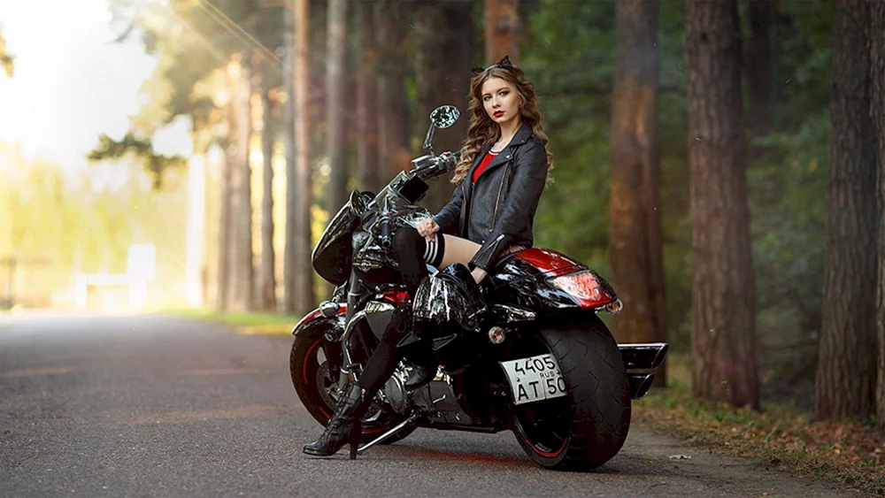 Tanya Motorradfahrerin