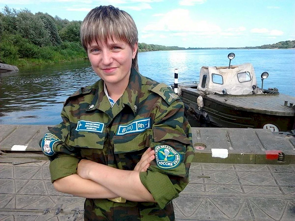 Alina Pavlova Fallschirmjägerin