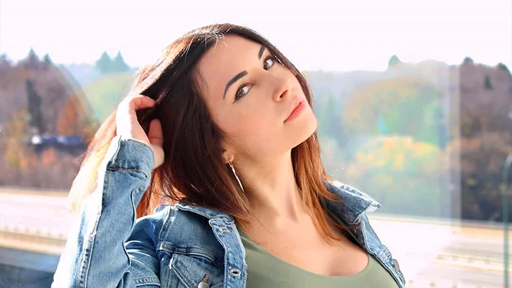 Alinity Abbott