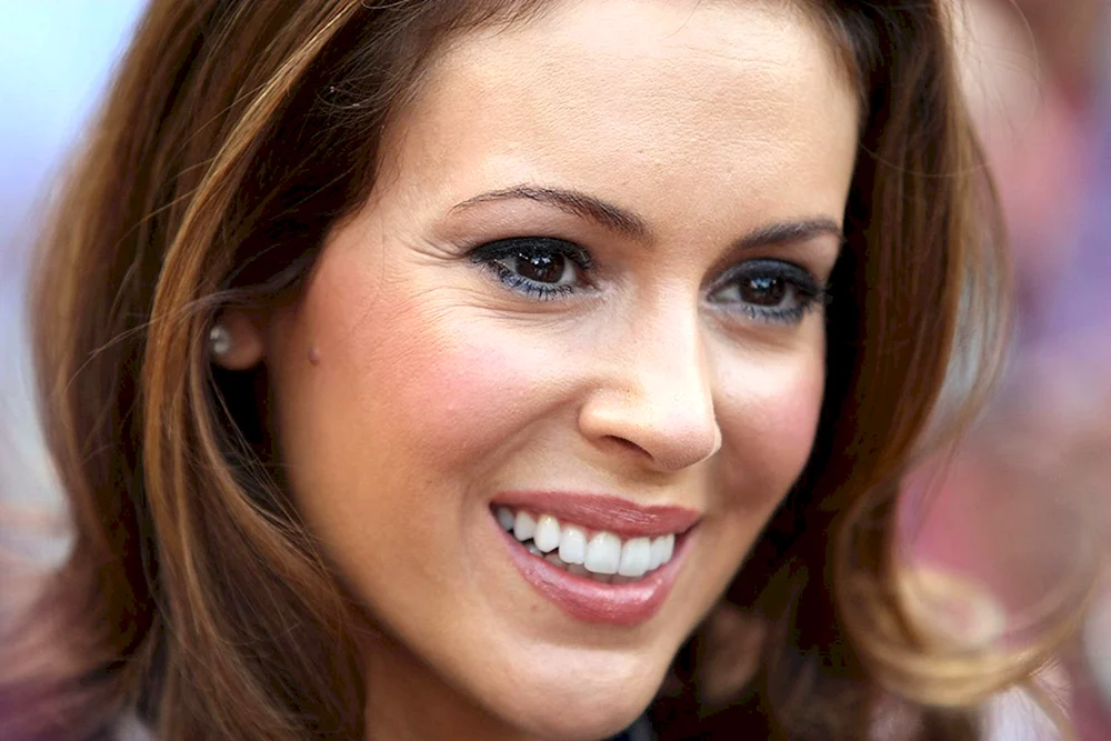 Alyssa Milano. Putilova