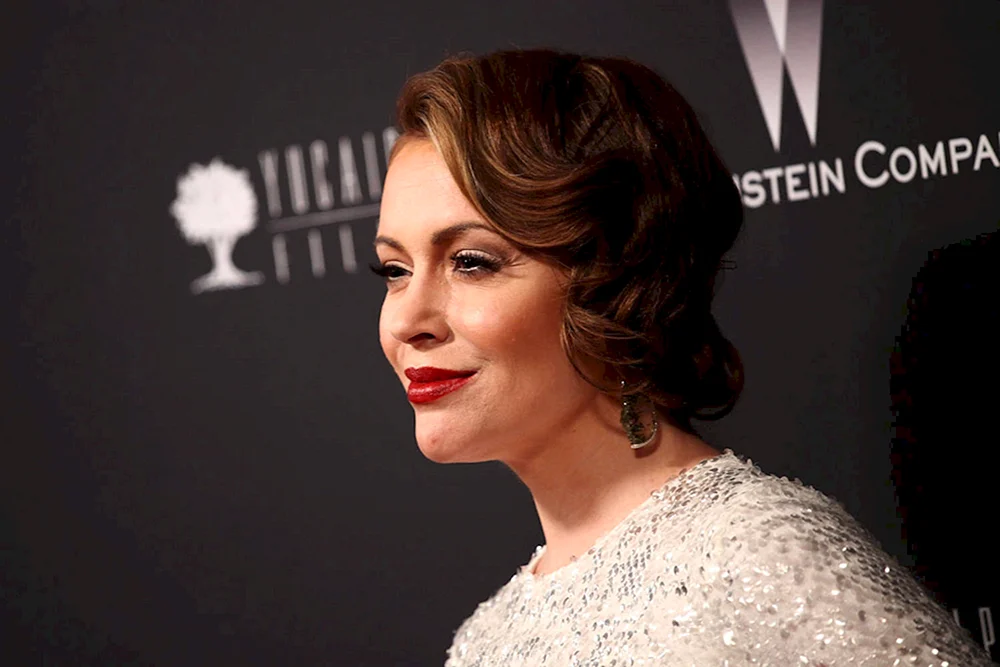 Alyssa Milano 2022