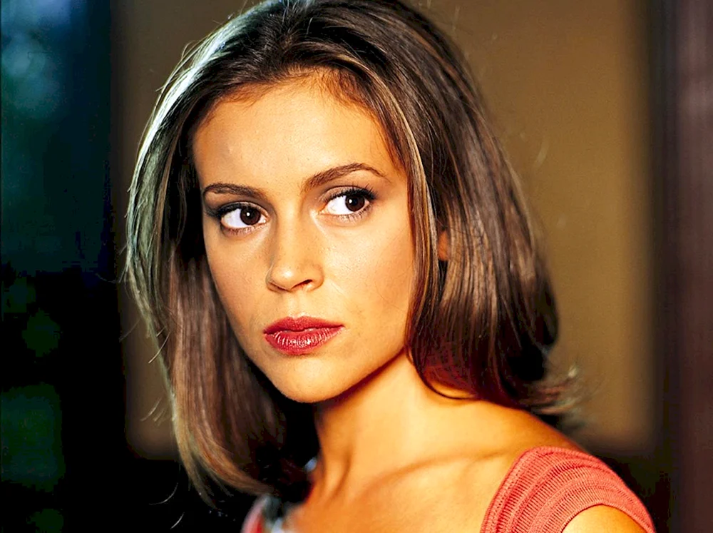 Alyssa Milano 2022
