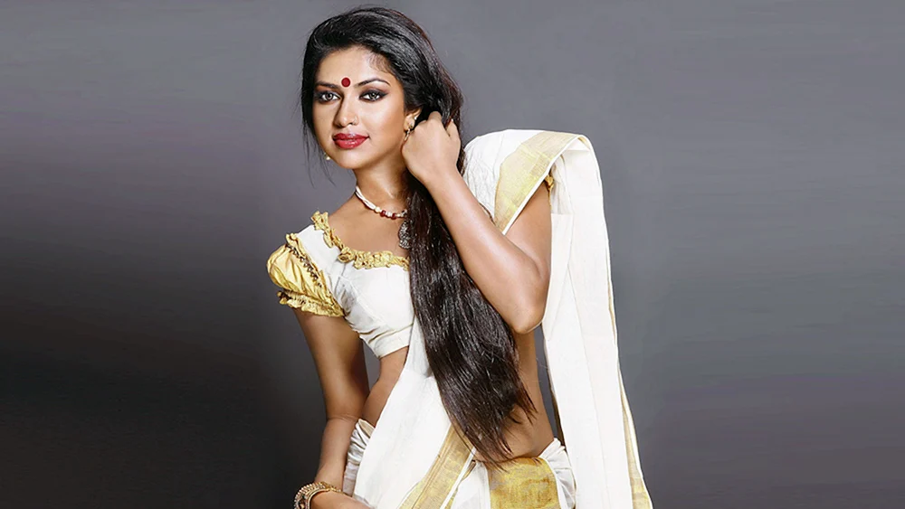 Amala Paul im Sari