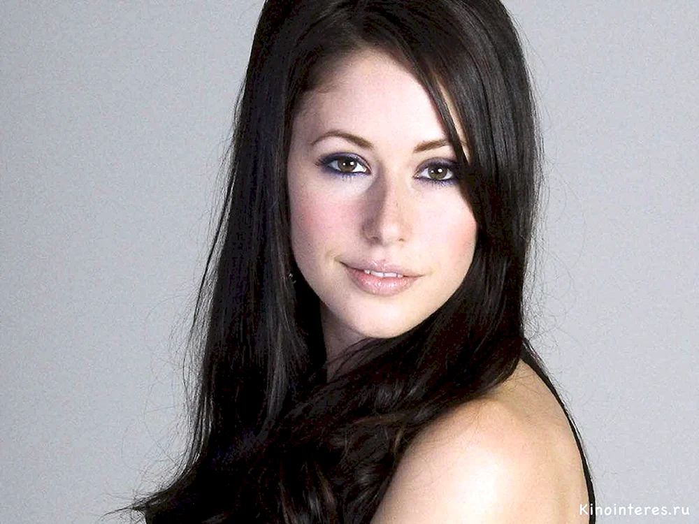 Amanda Crew Monica