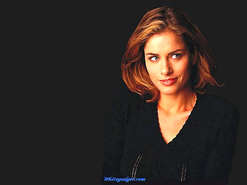 Amanda Peet als junge Frau
