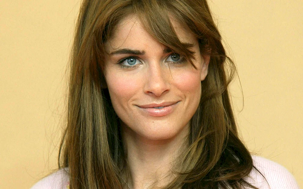 Amanda Peet als junge Frau