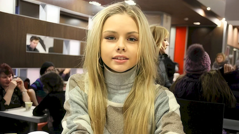 Anastasia Akatova geschlossene Schule