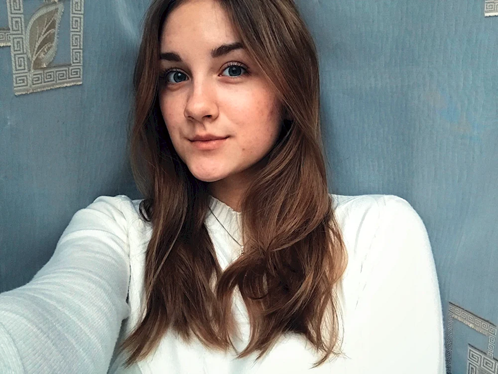 Yulia gavrilina in schwarzer Lederjacke