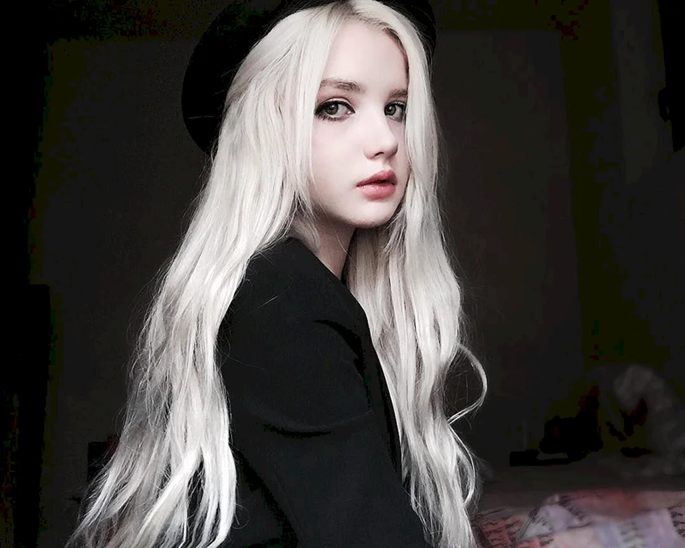 Anastasia Yudina model weißes Haar