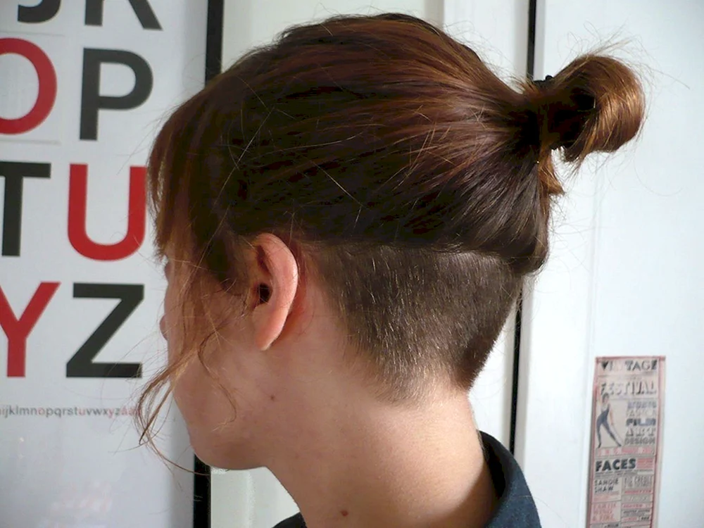 Hedgehog Undercut mit Pferdeschwanz Damen