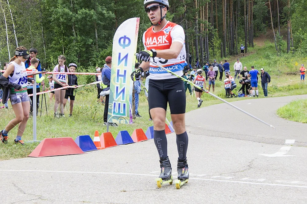 Andrey Stands Skifahrer