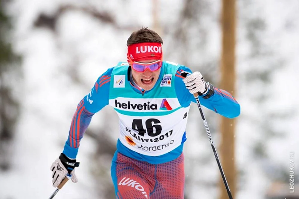 Andrey Stands Skifahrer