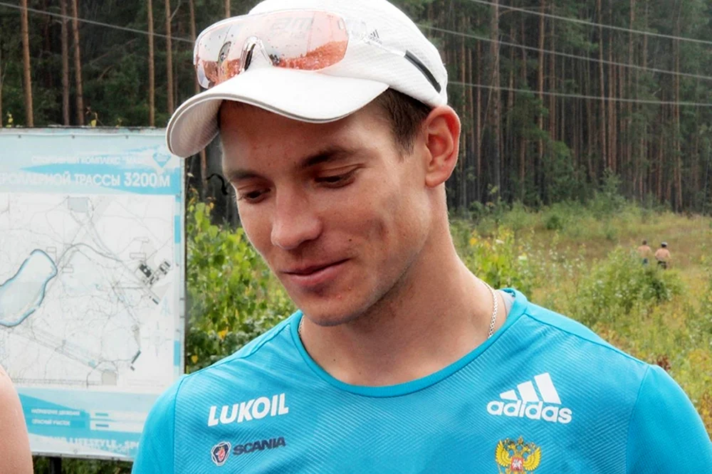 Andrey Stands Skifahrer