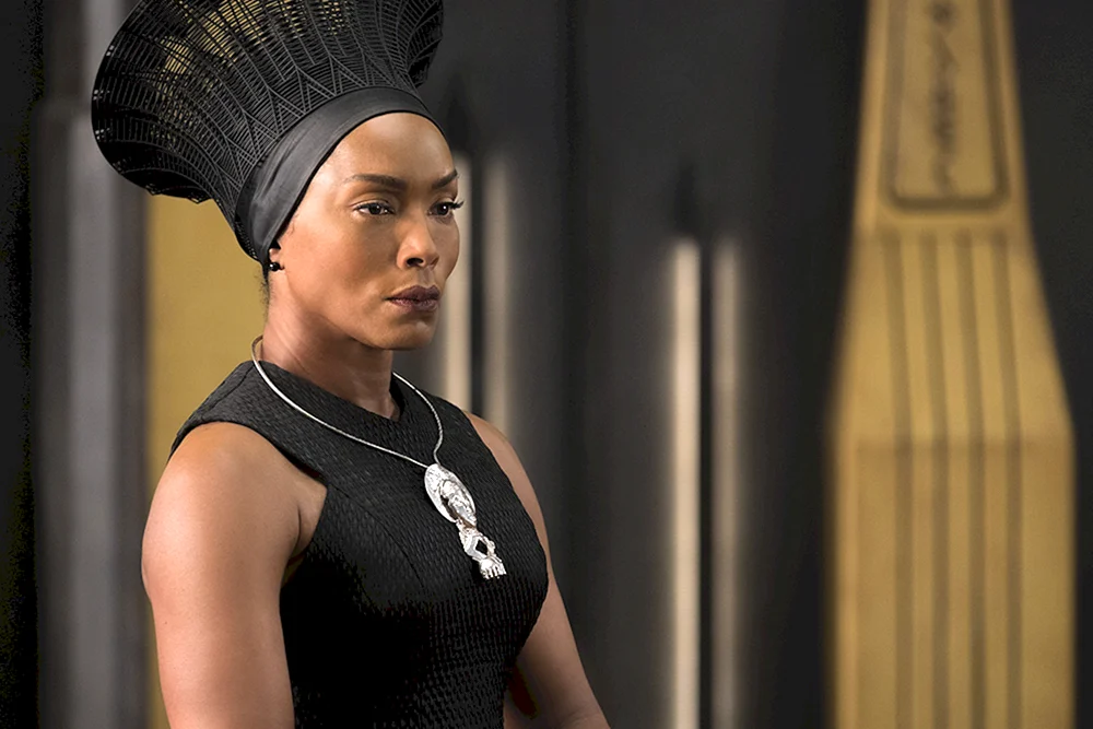 Angela Bassett