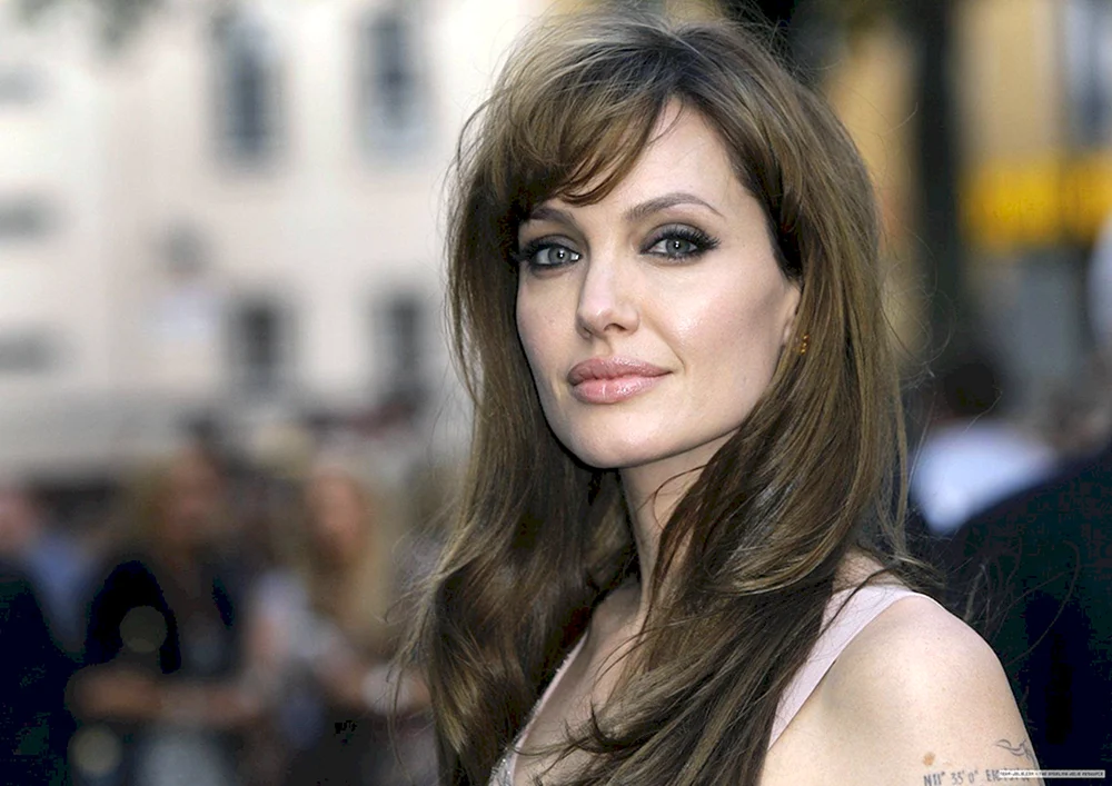 Angelina Jolie mit Pony