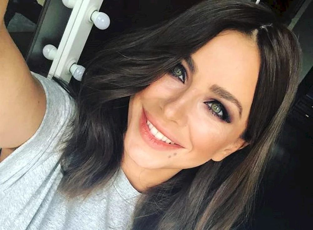 Ani Lorak mit langen Pony