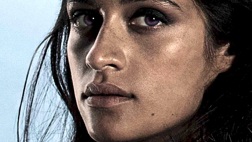 Anya Chalotra. Mord in alphabetischer Reihenfolge