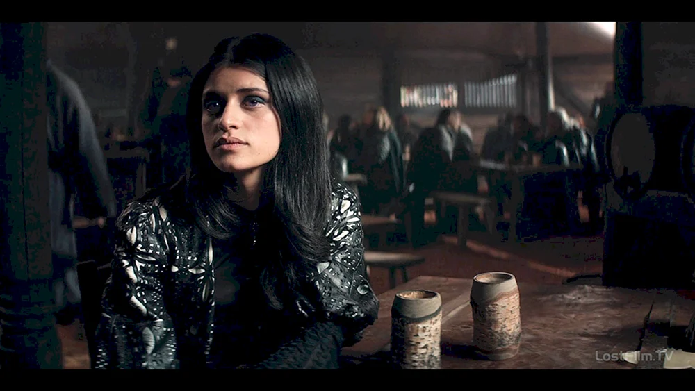 Anya Chalotra Yennifer