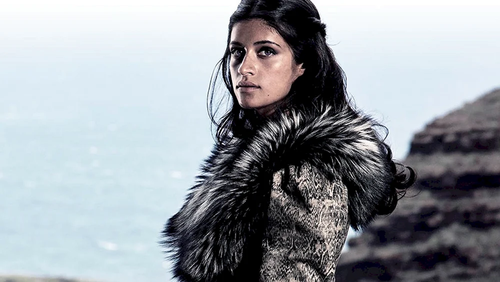 Anya Chalotra Yennifer