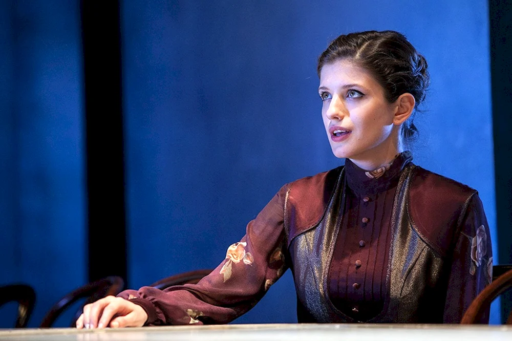 Anna Chipovskaya Schauspielerin