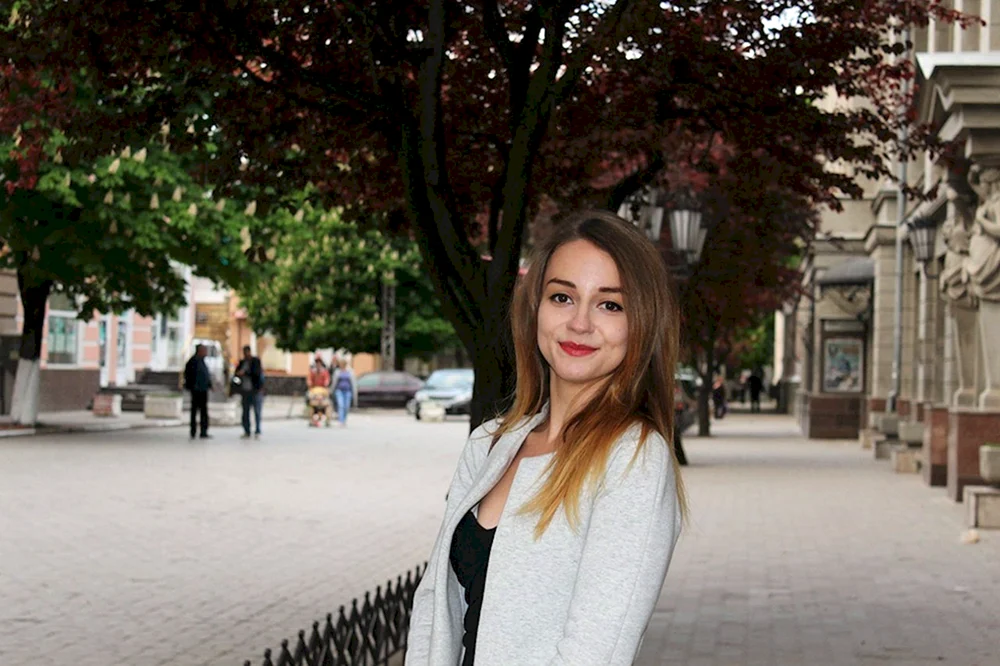 Anna Enina24